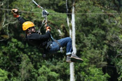 Connaître l’histoire et les techniques du saut à l’élastique avant votre voyage