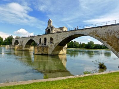 Découvrez Avignon: un circuit touristique à travers l’histoire et la beauté de la ville
